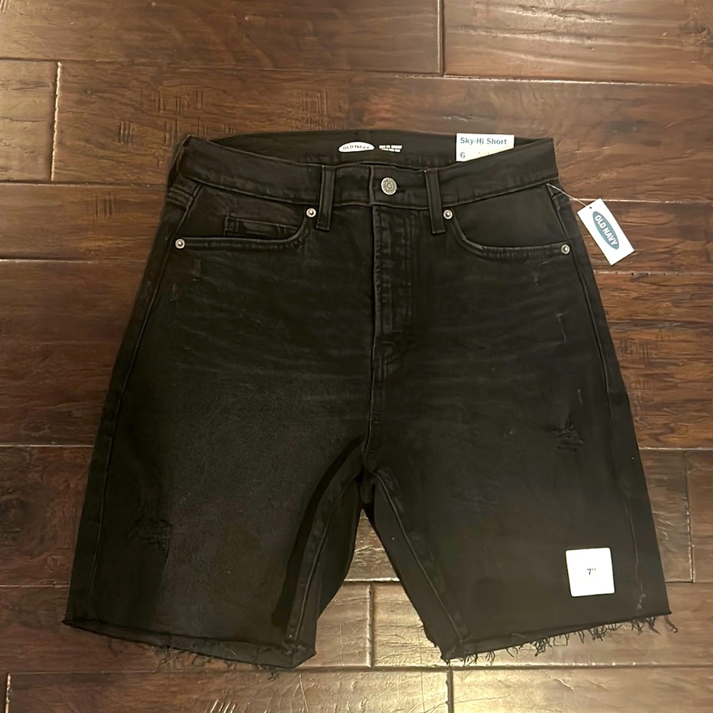 Black Old Navy sky-hi shorts